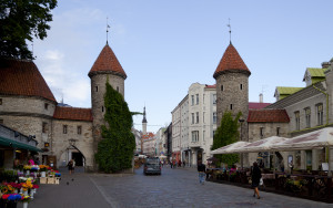 Puerta_de_Viru,_Tallinn,_Estonia,_2012-08-05,_DD_11